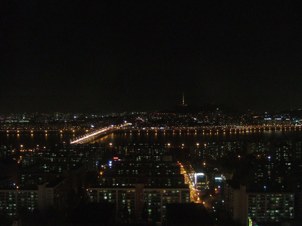 Cham Gyoyuk webtoon — Seoul, night