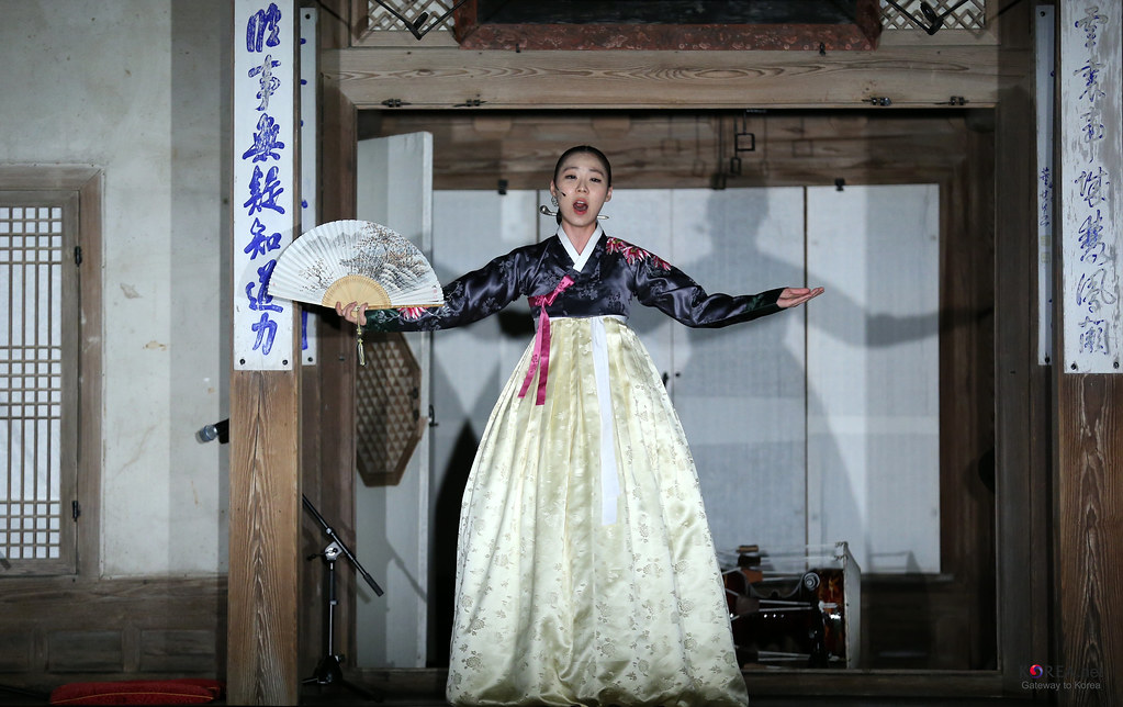 BOOMPALA Korean song — Korea_Changdeokgung_MoonlightTour_20130426_26